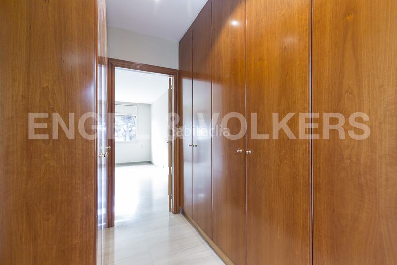 Foto c7965b9d-7cb5-4d6a-a825-4ff334b5ecc1. Alquiler casa espectacular casa con gran jardín y pisicina en Esplugues de Llobregat