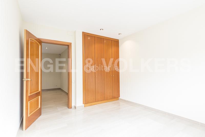 Foto b6135447-756f-4087-b566-7af226076a52. Lloguer casa amb calefacció aparcament piscina a Esplugues de Llobregat