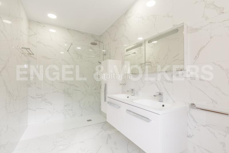 Foto ce1110b2-07b8-41d8-b691-411cad043350. Lloguer casa amb calefacció aparcament piscina a Esplugues de Llobregat