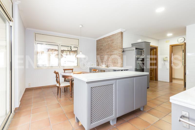 Foto 299cebdc-ae6e-4052-be0b-4f1cbc7bd3b0. Miete haus mit heizung parking pool in Ciutat Diagonal Esplugues de Llobregat