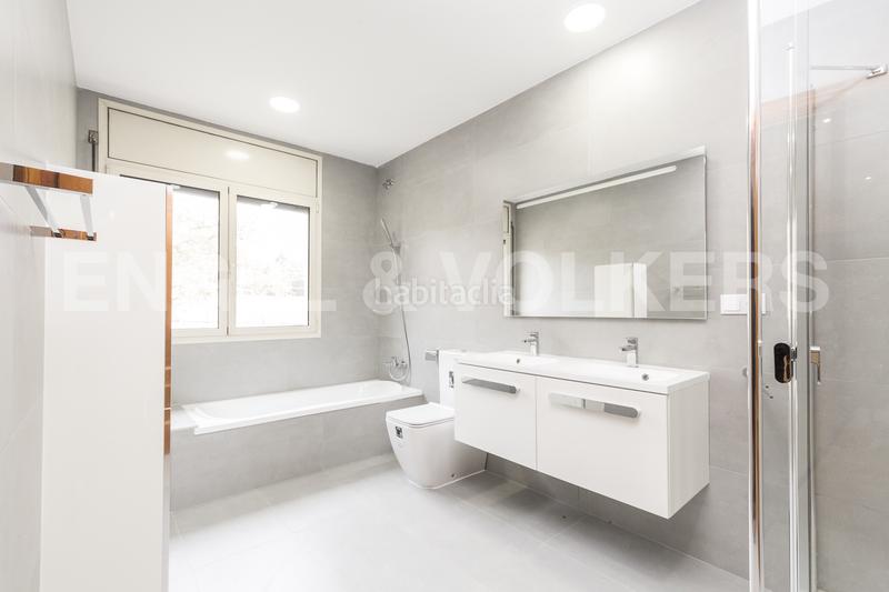 Foto 2c906c3c-d171-4a70-8106-834fc4445a07. Rent house with heating parking pool in Ciutat Diagonal Esplugues de Llobregat