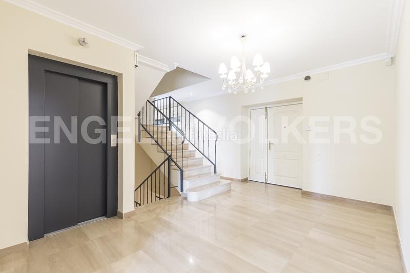 Foto 6bc8e628-9cbe-487a-a302-b31fe4d97ff3. Rent house with heating parking pool in Ciutat Diagonal Esplugues de Llobregat