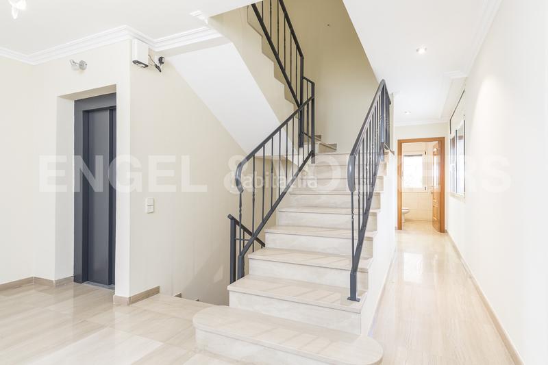 Foto 71cdcb2a-88ed-40e0-9d79-ba569bb6959d. Rent house with heating parking pool in Ciutat Diagonal Esplugues de Llobregat