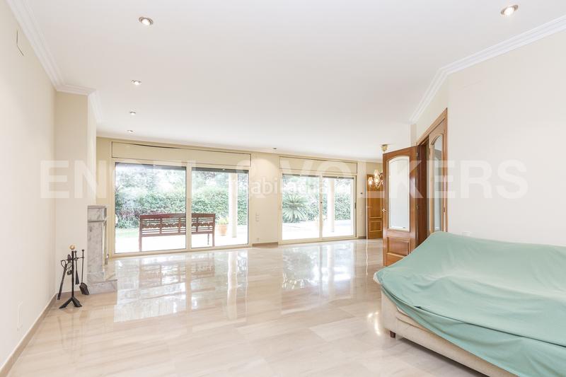 Foto 8b98d9a4-b8f3-4d35-a919-2548ca00c7e3. Rent house with heating parking pool in Ciutat Diagonal Esplugues de Llobregat