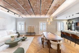 Apartament a St. Pere - Sta. Caterina - El Born. Piso reformado a estrenar en finca regia junto a la catedral