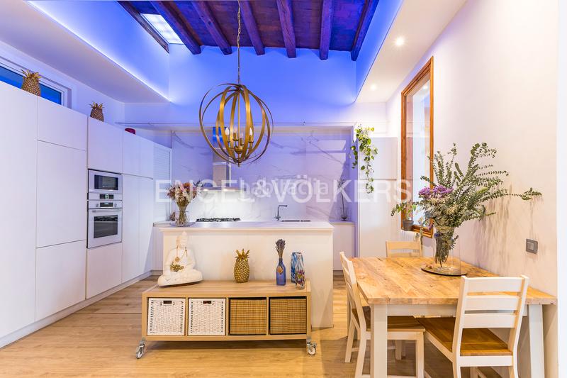 Foto 25072abf-8cc1-4d57-a2a1-5e515ffde990. Casa amb calefacció a Barri de les Corts Barcelona