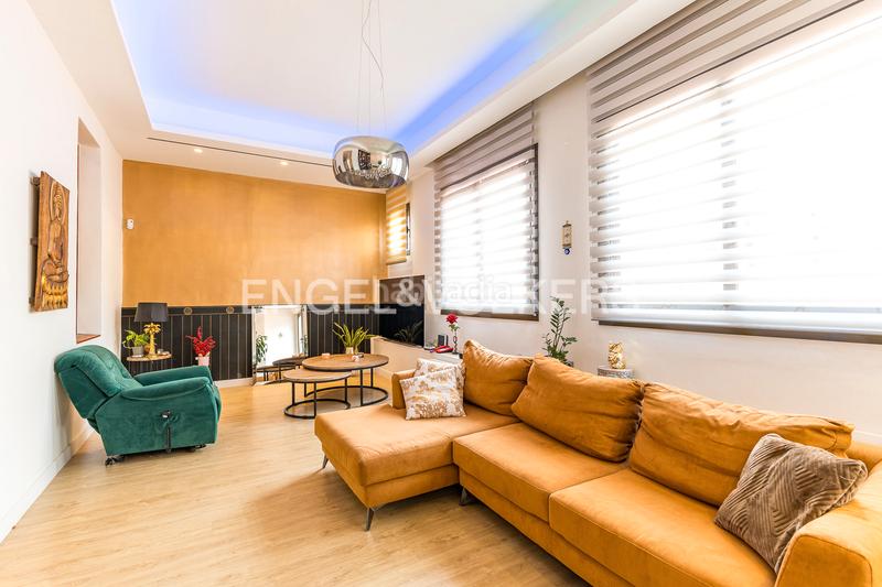 Foto 58a32463-7172-4e88-9975-5f5278e3e6f2. Casa amb calefacció a Barri de les Corts Barcelona