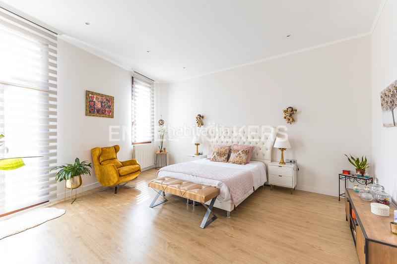 Foto 8cbc7d21-0686-4884-8576-2e7b6b86bf50. Casa amb calefacció a Barri de les Corts Barcelona