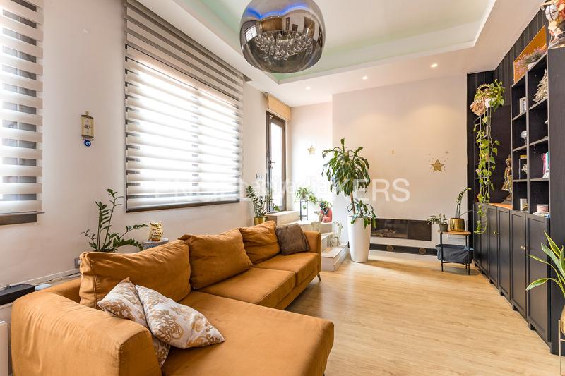 Foto a37f5272-9097-4621-a48c-0887816326a9. Casa amb calefacció a Barri de les Corts Barcelona