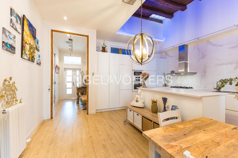 Foto ce662995-e2ff-4e8b-be10-6391ab2552ba. Casa amb calefacció a Barri de les Corts Barcelona