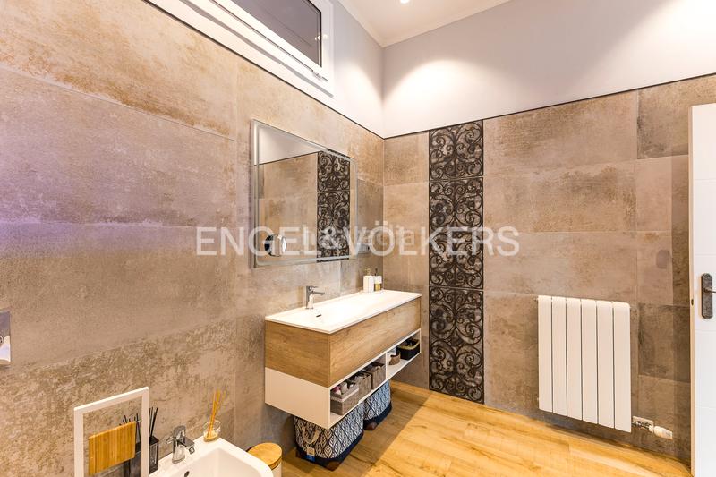 Foto d16135af-e607-4944-83b0-e7e5758a5925. Casa amb calefacció a Barri de les Corts Barcelona