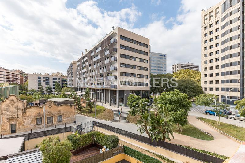 Foto e863140c-8921-494d-8821-944d7765474a. Casa amb calefacció a Barri de les Corts Barcelona