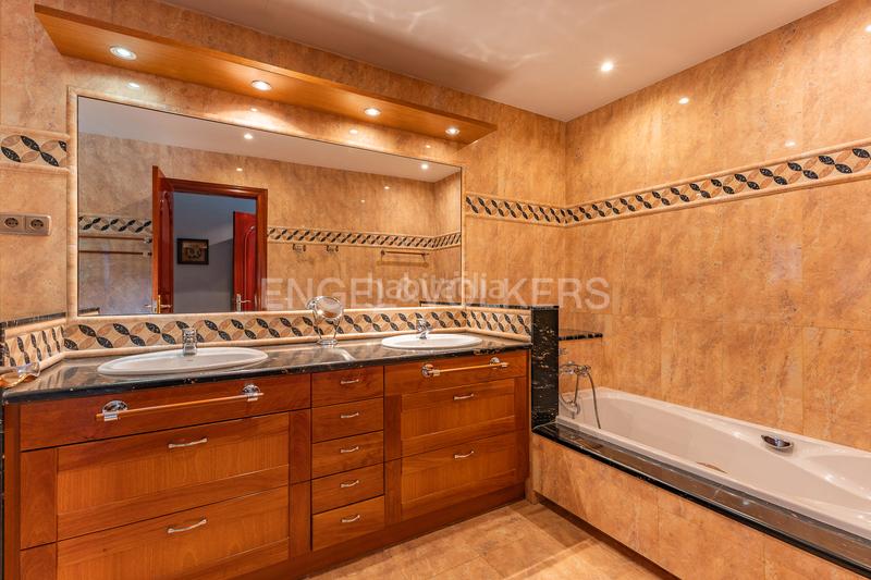 Foto 98bfc0fa-7325-40bd-b585-f6c89cbc257e. Affitto casa con riscaldamento parcheggio piscina in Sant Cugat del Vallès