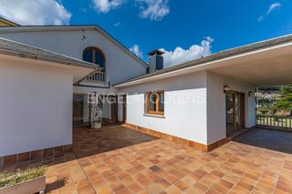 Casa a Santa Coloma de Cervelló. Vistas infinitas y vida en una sola planta a 20 minutos de barce