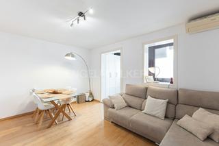 Appartement à La Nova Esquerra de l´Eixample. Piso de 2 dormitorios dobles con balcón en consell de cent