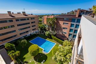 Dachwohnung in Can Pei. Espectacular ático con piscina y vistas al mar en sitges, joya d