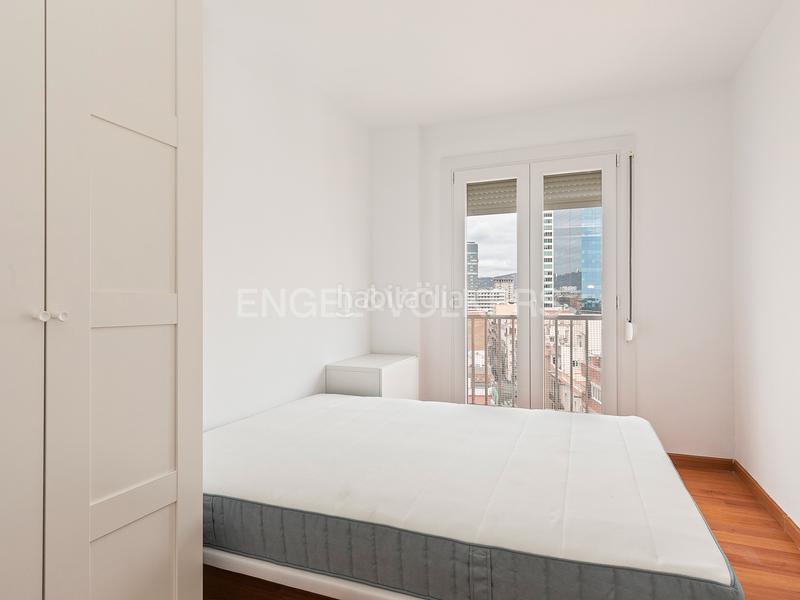 Foto 57b60c29-7621-423f-8a12-dac7fceadeb6. Rent apartment with heating in Hostafrancs Barcelona