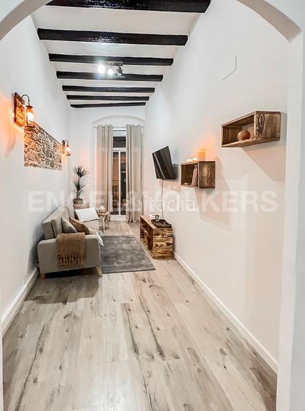 Foto f3fdd429-6961-47fb-9679-4229e3a68eee. Alquiler apartamento bonito piso temporal en el corazón en Barcelona