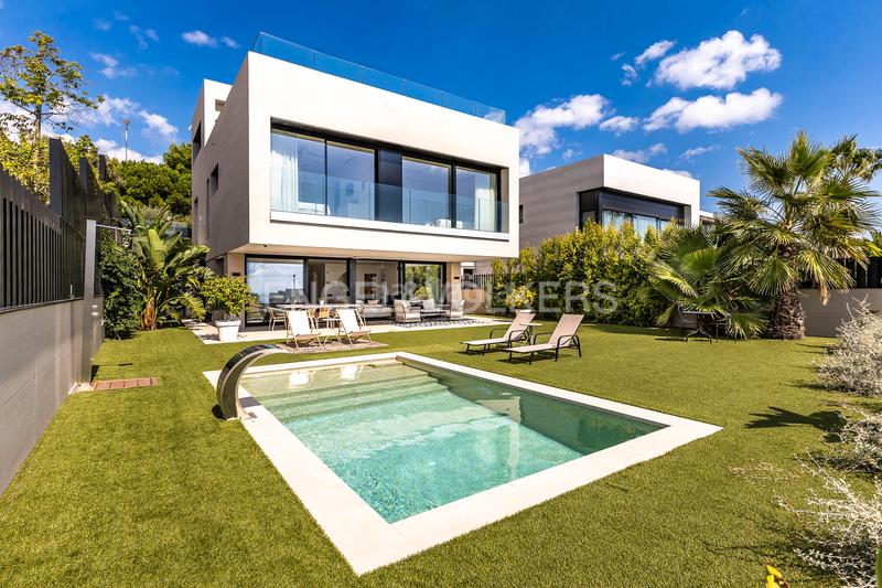 Foto ae57555a-da22-44ad-a08b-1ae55107f085. Casa exquisita casa de lujo con vistas panorámicas al mar en Teià