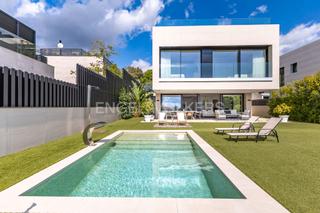 Casa a Teià. Exquisita casa de lujo con vistas panorámicas al mar en teià