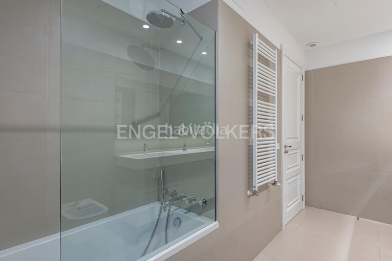 Foto 20aee6b2-997c-451e-82a1-5c66491fc2bc. Apartament amb calefacció piscina a Dreta de l´Eixample Barcelona