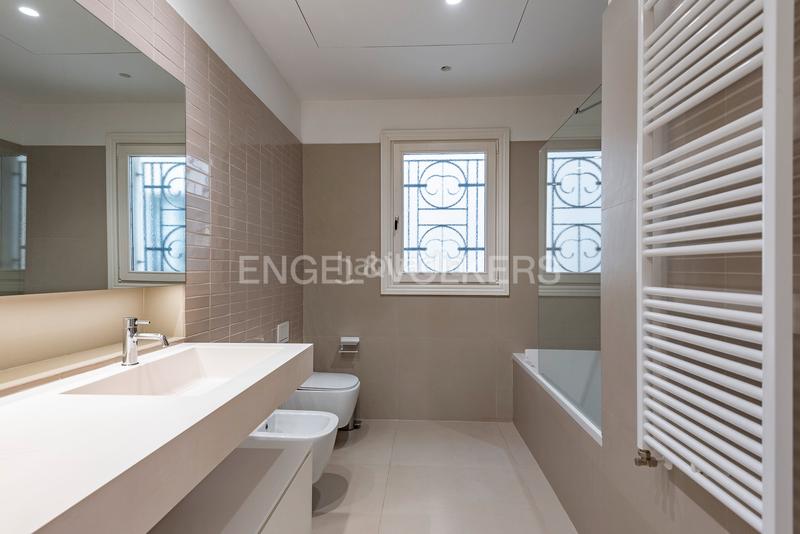 Foto abdfbf58-7d6d-45f2-9a02-ddf2f8f01fd7. Apartament amb calefacció piscina a Dreta de l´Eixample Barcelona