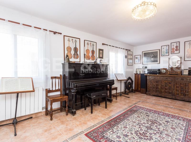 Foto fdbf71cd-c2f8-4b73-b725-f2f75aee99fe. Casa amb calefacció aparcament piscina a Bellamar Castelldefels