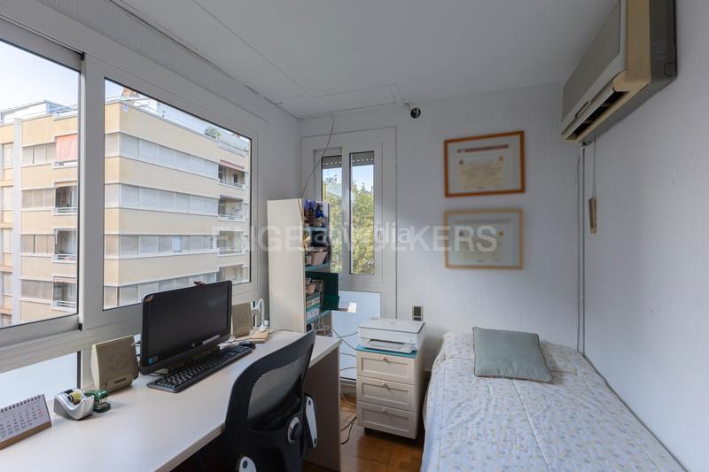 Foto 126285c5-07ff-4bb3-9e62-d3061970e7a4. Apartamento amplio piso esquinero y alto en aribaugalvany en Barcelona