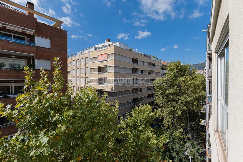 Foto 2bd4911d-e342-415a-9182-19e814dbb7a8. Apartamento amplio piso esquinero y alto en aribaugalvany en Barcelona