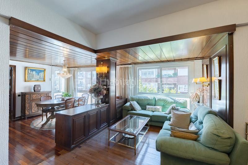 Foto 81f1c338-ad0e-43ec-9c09-824a3601a96b. Apartamento amplio piso esquinero y alto en aribaugalvany en Barcelona