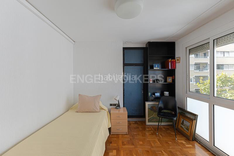 Foto 86e827ef-9821-4ee8-9e77-48df0f66c025. Apartamento amplio piso esquinero y alto en aribaugalvany en Barcelona