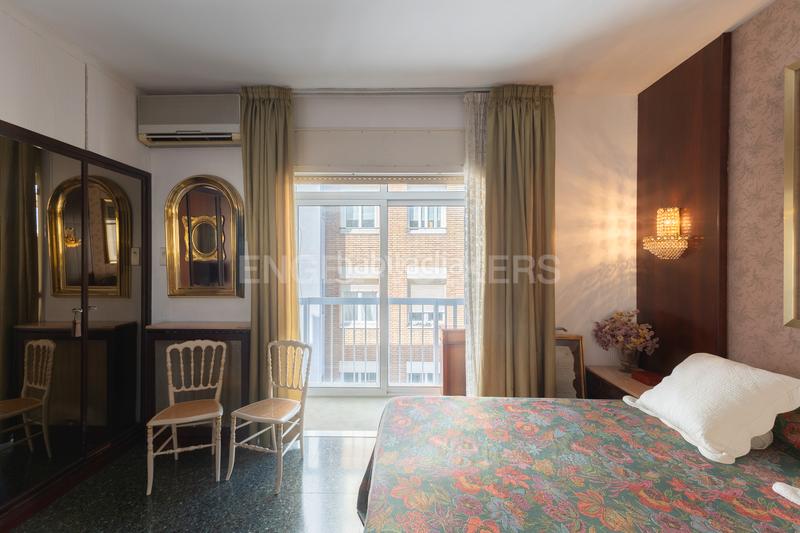 Foto ef9ad982-454e-4b07-be72-0a6eff39a76a. Apartamento amplio piso esquinero y alto en aribaugalvany en Barcelona