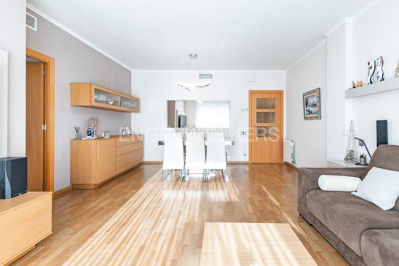 Foto 00967565-20c2-476d-b4ca-54c374204b2c. Apartament amb calefacció aparcament a Eixample Sabadell