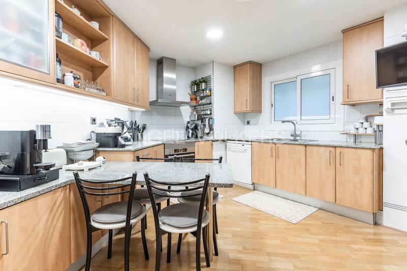 Foto 2c1842cd-7a19-454a-8bff-865f099ad28d. Apartament amb calefacció aparcament a Eixample Sabadell