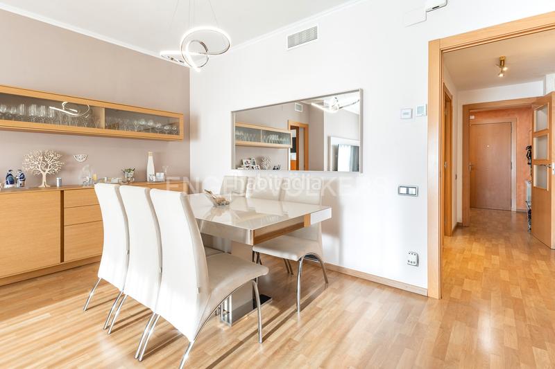 Foto 3d7f3192-70d2-4d21-9a0f-20819c5dfad2. Apartament amb calefacció aparcament a Eixample Sabadell