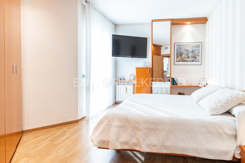 Foto 6d18fb6e-33d1-4062-b751-8ca832ae7096. Apartament amb calefacció aparcament a Eixample Sabadell