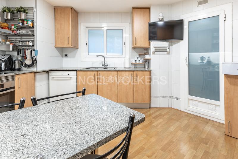Foto 951c7584-7d15-4fd3-a7c1-8e95f67024df. Apartament amb calefacció aparcament a Eixample Sabadell