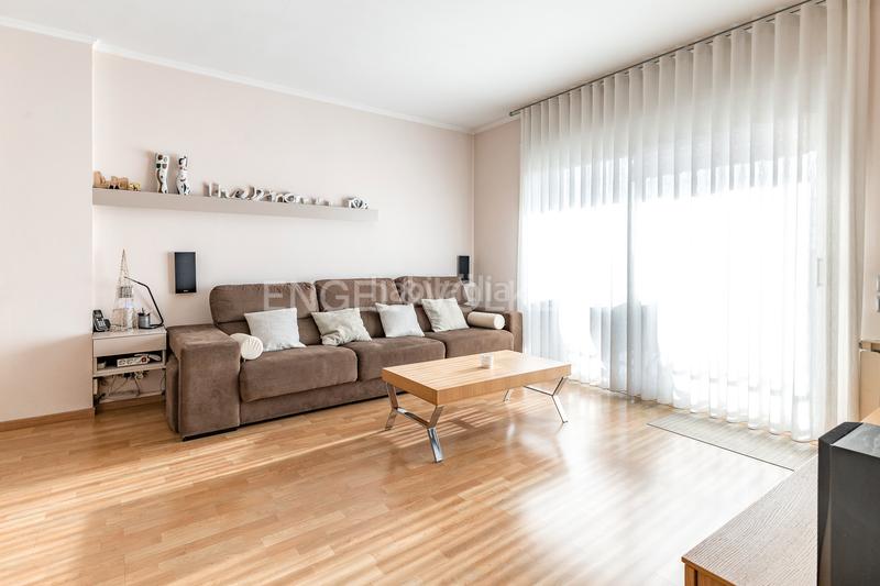 Foto c4128c92-8615-418c-99d9-c1de7985a99c. Apartament amb calefacció aparcament a Eixample Sabadell