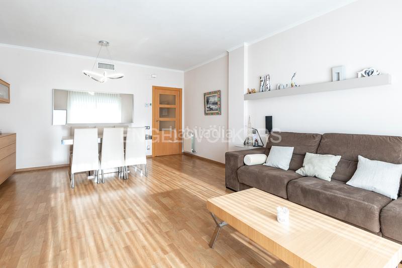 Foto d30fe716-b2bf-48c7-af4b-76d62590ac35. Apartament amb calefacció aparcament a Eixample Sabadell
