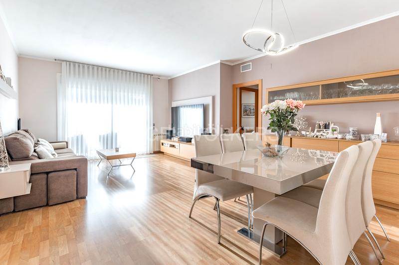 Foto de5c8c6c-113d-450f-a860-d81d3fbcf1a3. Apartament amb calefacció aparcament a Eixample Sabadell