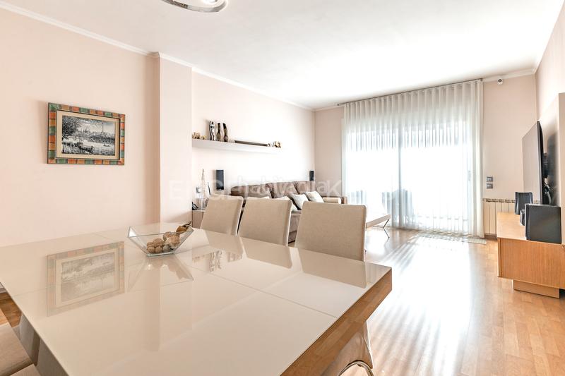 Foto dee9aec1-9813-46af-b0b9-7840e8952381. Apartament amb calefacció aparcament a Eixample Sabadell