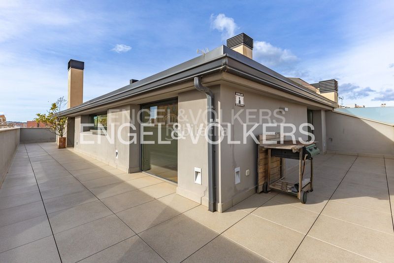 Foto a6cecf64-4c9b-42be-b921-9971ad41c3a2. Duplex con riscaldamento parcheggio in Centre Sabadell