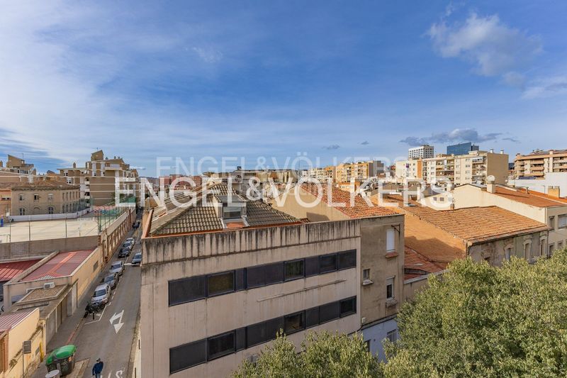 Foto dc1dcbc4-eaca-4a99-8ac3-71e32910c74b. Duplex con riscaldamento parcheggio in Centre Sabadell
