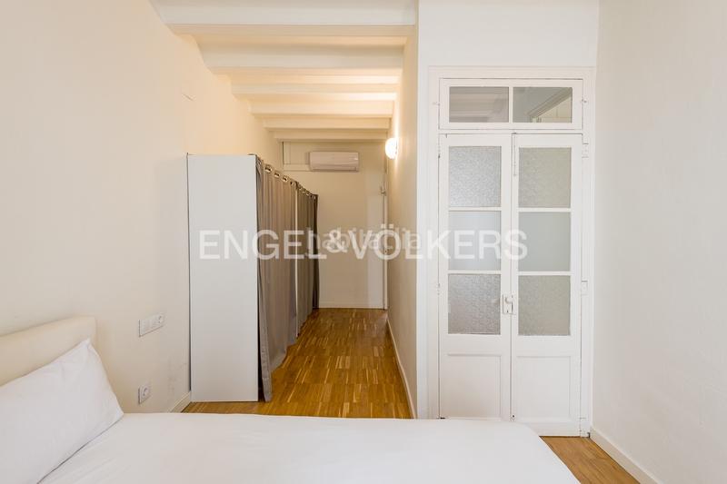 Foto f199c29b-09bc-4dc0-bc29-b442c4a50ab0. Alquiler apartamento  renovado y luminoso cerca de la rambla en Barcelona