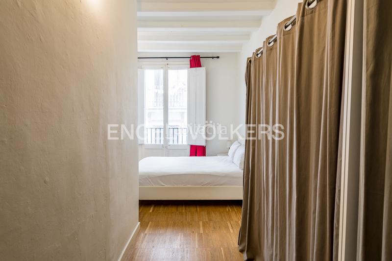 Foto 17c0d773-1dac-408f-901e-3a51b46cc8ab. Rent apartment with heating in Raval Barcelona