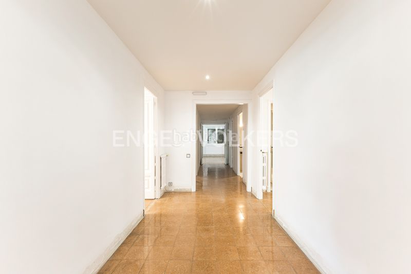 Foto 4ee728d8-9e30-4d00-8f5f-e21d2a4d4184. Pis amb calefacció a Dreta de l´Eixample Barcelona