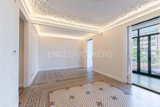 Lloguer Apartament a Dreta de l´Eixample. Lujoso piso en fica regia , joya unica,  en el cuadrado de oro,