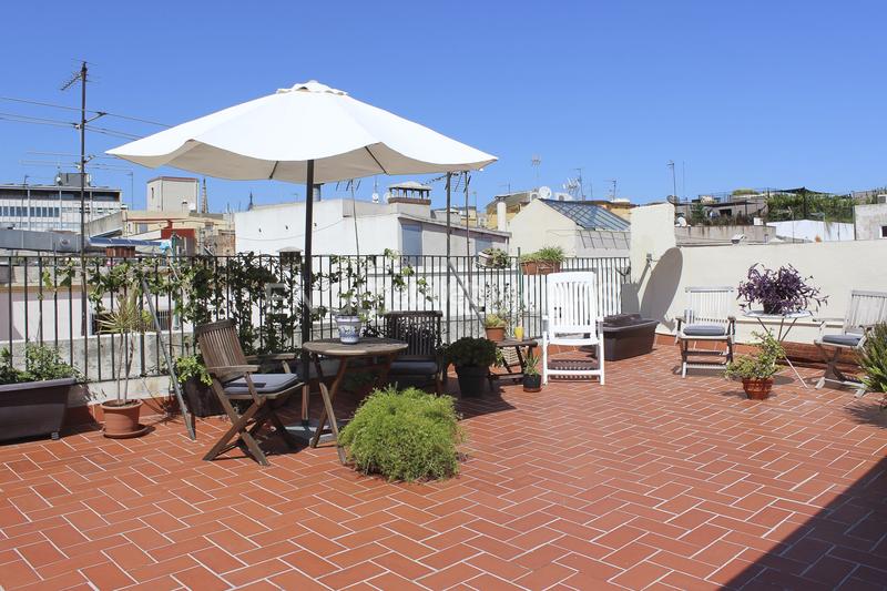 Foto fd63f406-acd8-4177-89cf-df6ea911c626. Alquiler ático atico con estupenda terraza en Gòtic Barcelona