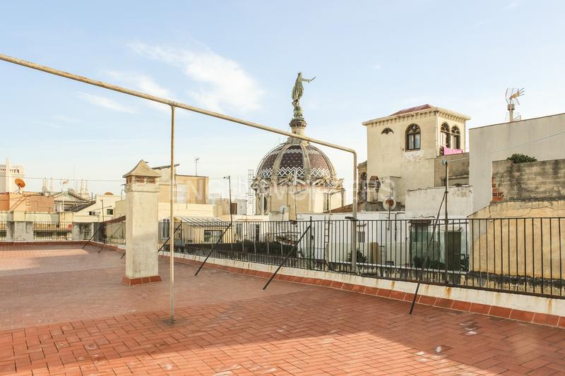Foto 9507bd64-d05a-46ef-a273-213b3c4a2c81. Rent penthouse with heating in Gòtic Barcelona