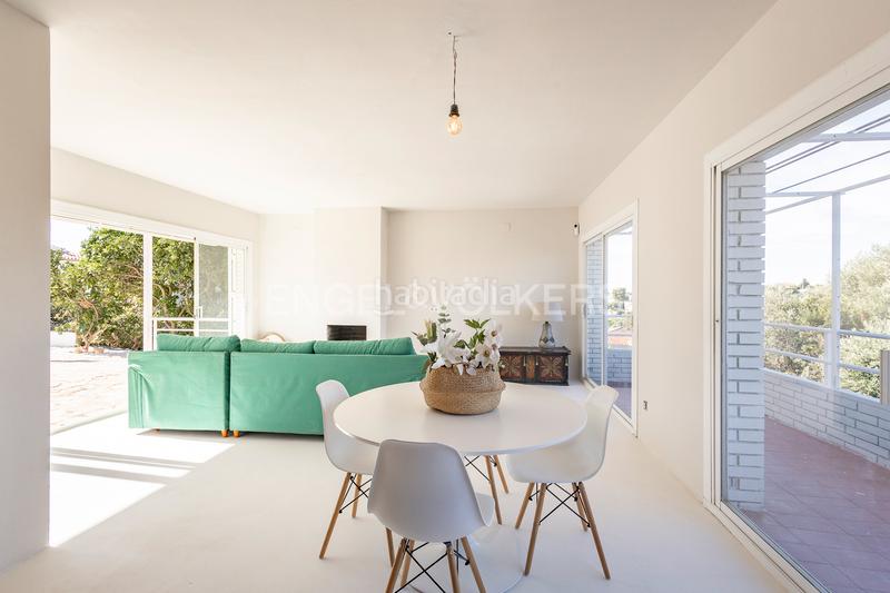 Foto b748d0e9-50fb-4be7-9d67-ac7af1238f2f. Casa luminosa casa con vistas al mar recién reformada en Cunit